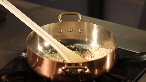 Cooking the rice 스톡 동영상 76390735