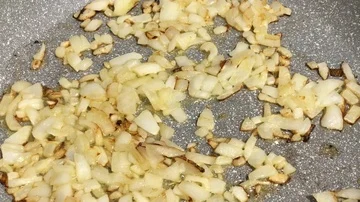 Cooking risotto, a typical Italian recipe with rice cooked with onions and br Vídeos de archivo 85718455