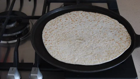 Cooking of Romagna piadina 스톡 동영상 114123520