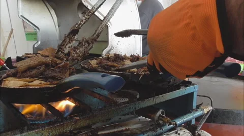 Cooking scorpions Video stock 56194961