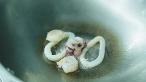 Cooking seafood Vídeos de archivo 331865761