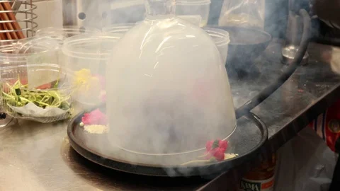 Cooking for serving. Smoky serving on a black plate. Kitchen of the restauran Video stock 129702171