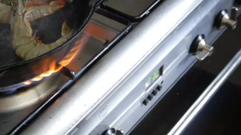 Cooking shrimps in a pan 스톡 동영상 68996361