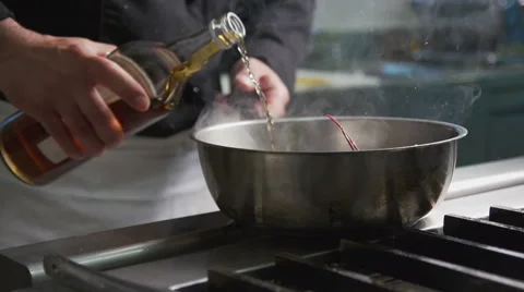 Cooking slowmotion in a restaurant Vídeos de archivo 66287996