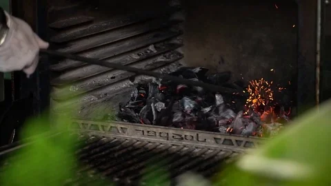 Cooking steaks, barbecue Видео 82284976