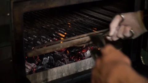 Cooking steaks, barbecue Видео 82285167