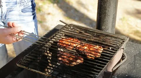 Cooking steaks on the grill Vídeo Stock 12373296