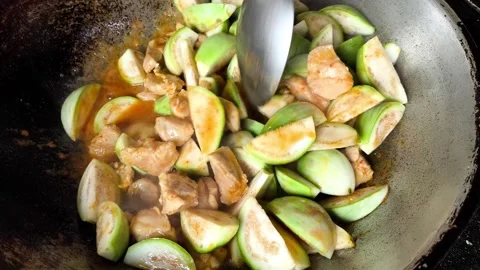 Cooking stir-fried chicken with Thai eggplant  動画素材 344038287