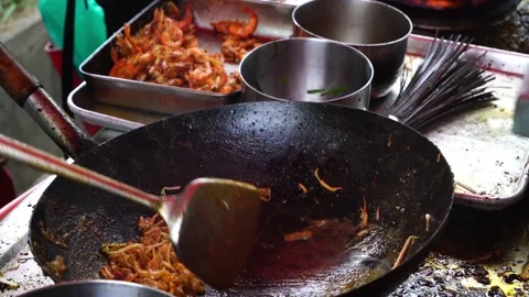 Cooking Stir Fried Noodle - char kuey teow Stock Footage 146132812