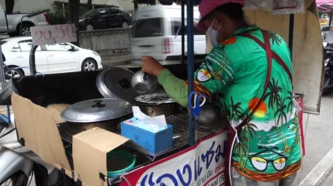 Cooking on the street Video stock 52639818