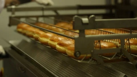 Cooking sweet donuts Stock Footage 105081487