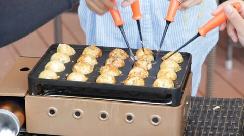 Cooking Takoyaki 스톡 동영상 63033351