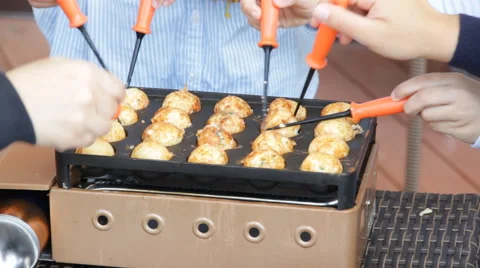Cooking Takoyaki 스톡 동영상 63033491
