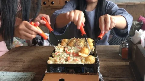 Cooking Takoyaki 스톡 동영상 78658679