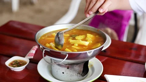 Cooking Thai Curry in Krabi 库存影片 324837478