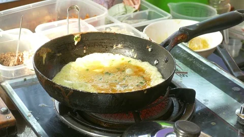 Cooking Thai Omelet. Stock Footage 108264389