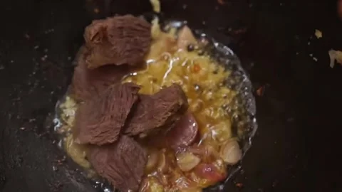 Cooking tongseng beef in a tiny frying pan, street food 스톡 동영상 273040381