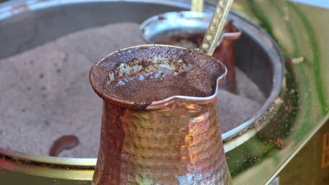 Cooking turkish coffee on the sand as the traditional way. Stock-Footage 315493853