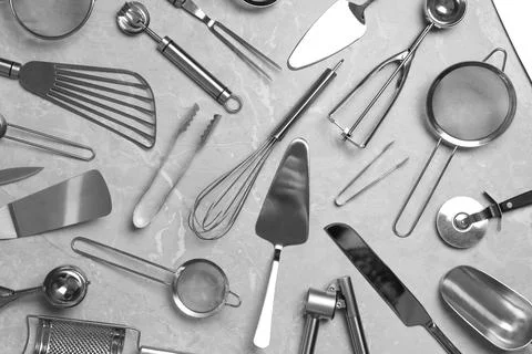 Cooking utensils on grey marble table, flat lay Foto stock