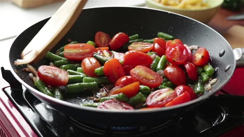 Cooking vegetables cherry tomatoes green bean onion  frying pan Vidéo 101747697
