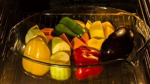 Cooking vegetables in oven, time lapse Video stock 70286504