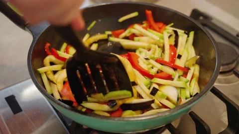 Cooking vegetables in a pan. Steaming vegetables, healthy eating, vegetarian Stock-Footage 152755316