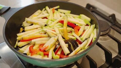 Cooking vegetables in a pan. Steaming vegetables, healthy eating, vegetarian Video stock 152928381