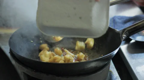 Cooking with wok Stock-Footage 47749527