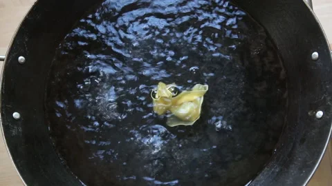 Cooking Wontons In A Wok 스톡 동영상 233002079