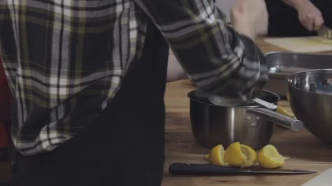Cooking workshop, preparation of lemon, slider shot Stock Footage 101309359