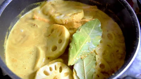 Cooking  yellow curry with lotus root Stock Footage 159064904