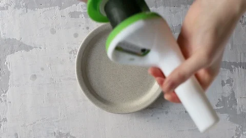Cooking zucchini spirals Video stock 103149558