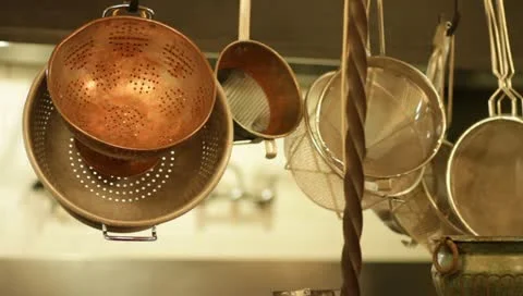Cookware hanging in the kitchen of a resort spa in Sonoma wine country Stockbeeldmateriaal 10916257