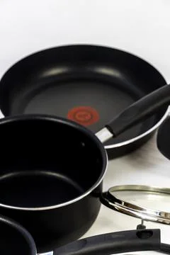 Cookware set with white bottom, cookware, metal, black handle, mexico Foto stock