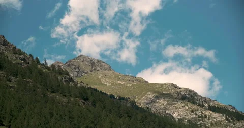 Cool clouds timelapse of Swiss Alps 스톡 동영상 201489843