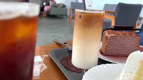Cool coffee and delicious cake Stock-Footage 202020208
