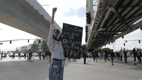 Cool, Handheld shot during a Black Lives Matter Protest Video stock 133369894
