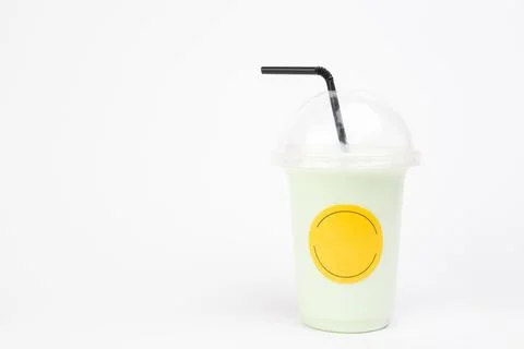 Cool mint drink served in a chic cup with a straw, featuring the logo. This d 库存照片