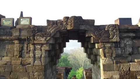 Cool Shot of Exit of Borobudur Temple, Java, Indonesia Vídeos de archivo 131151523