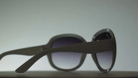Cool stylish sunglasses, isolated Vidéo 84186858