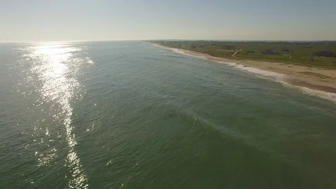 Cool wrap around shot of beach Stock Footage 79429833