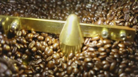 Cooling coffee beans after roasting. Roasting machine, close-up Mixing roasted 스톡 동영상 334643558