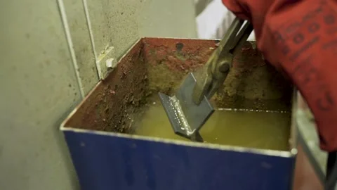 Cooling Down Hot Metal Vídeo Stock 151427175