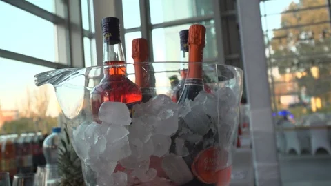 Cooling the drinks 스톡 동영상 99007211