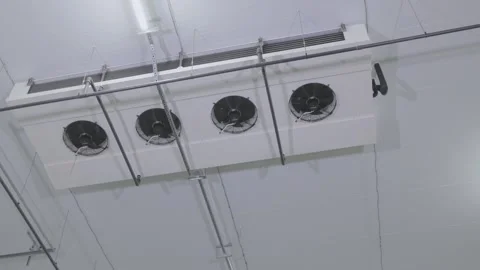 Cooling system in stock. Modern climate system in a grocery warehouse 库存影片 247553252