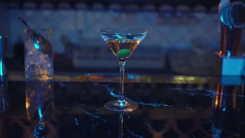 Cooling tonik drink rotating in bar. Alcoholic cocktail. Stock Footage 147030504