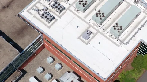 Cooling unit, condenser fan equipment on rooftop HVAC at Data Center Vídeo Stock 345128463