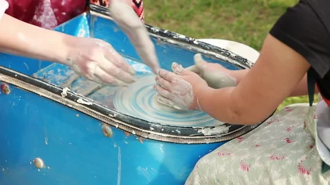 Cooperation Video stock 138096702