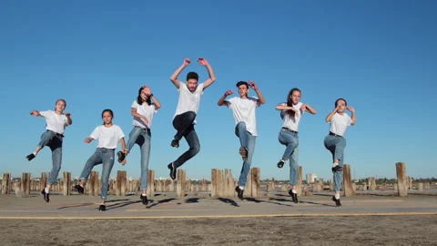 Coordinated actions of the whole team. 動画素材 148390711