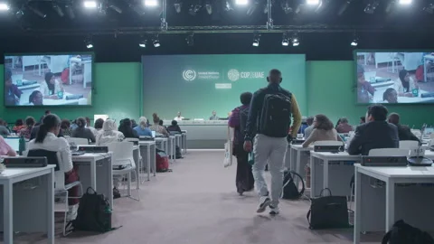 COP28, Dubai: Audience viewpoint during a conference 動画素材 288468417